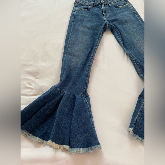 Drew Flounce! - Picture 2 of 7